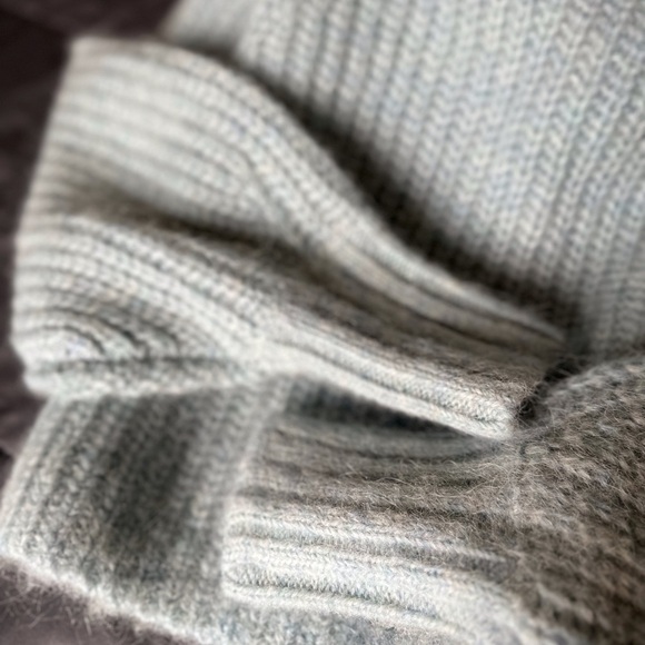 H&M Light Blue Sweater - Picture 4 of 4